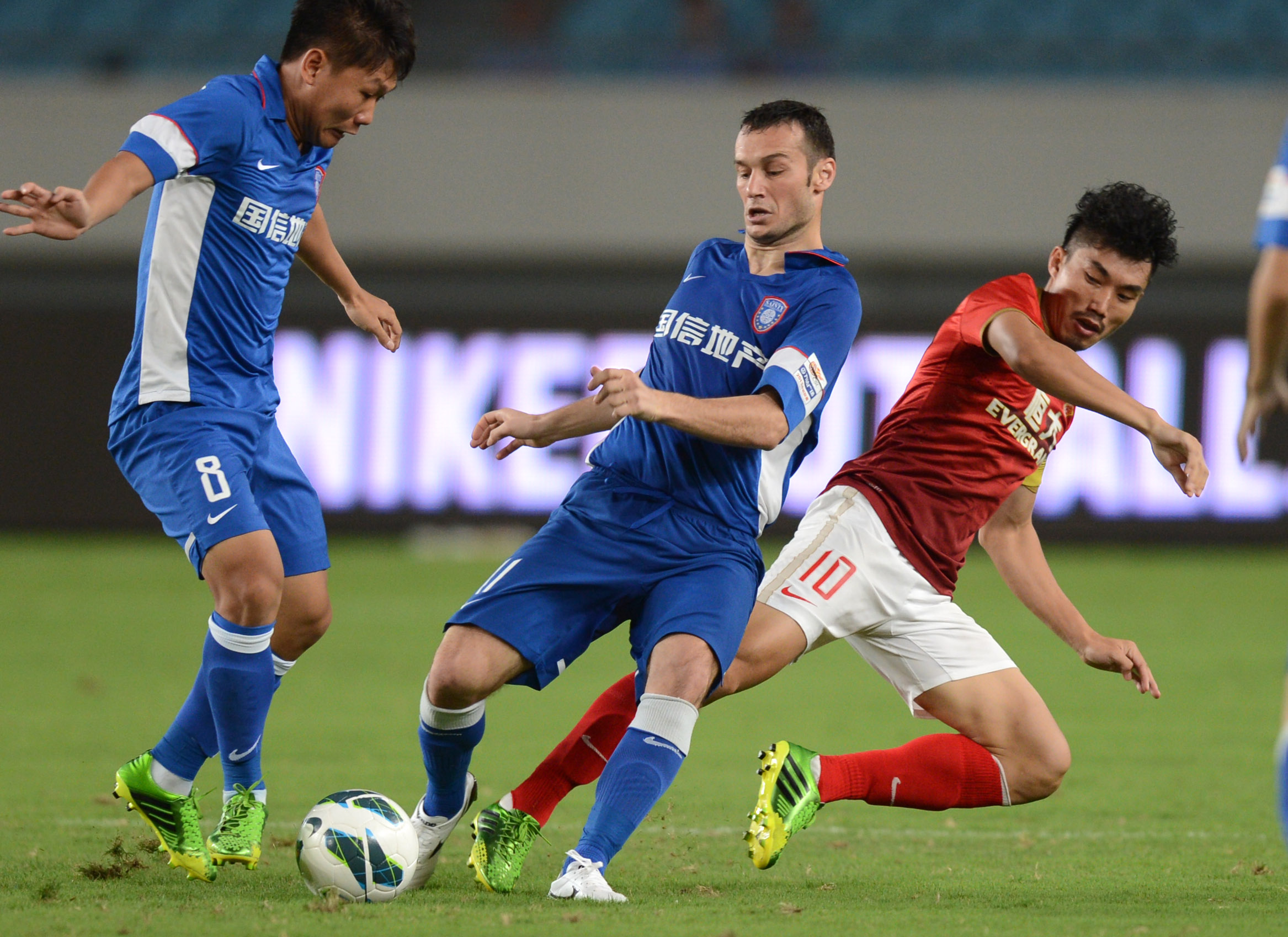 乌克兰近些年同瑞典正赛交手两次，两战全胜保持不败（乌克兰近年与瑞典两场正赛皆胜，保持不败）