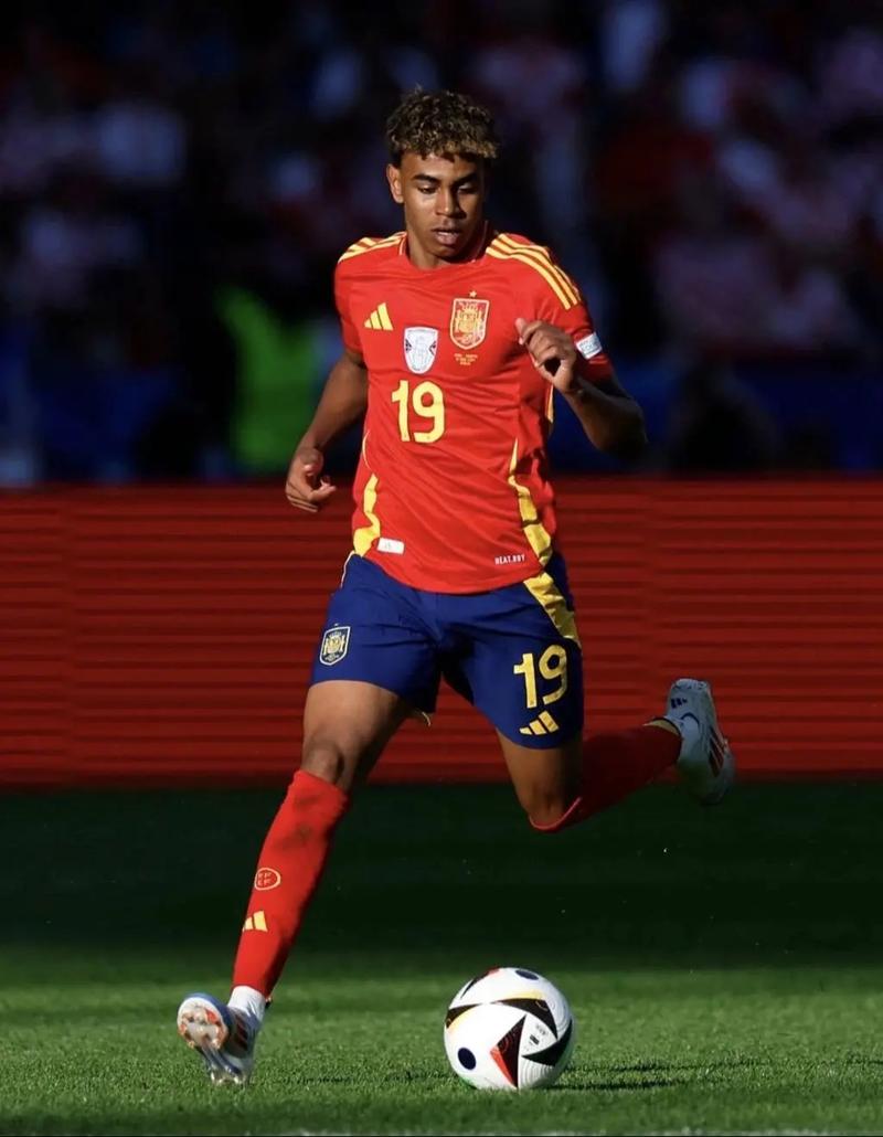 阿斯：皇马仍信任阿隆索，但需要他和球队给出决定性的回应（阿斯：皇马对阿隆索仍有信心，要求他与球队拿出决定性回应）