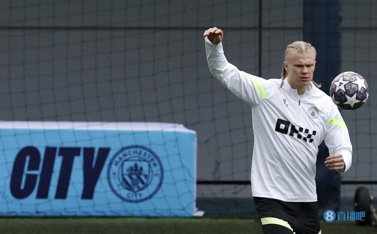 有望首发！曝萨拉赫与斯洛特关系缓和 他将回归利物浦阵容（萨拉赫与斯洛特关系回暖，或将首发回归利物浦阵容）