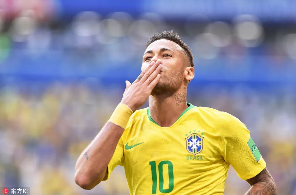 给球权就能踢？维尔茨造乌龙救主，当选英超官方全场最佳（球权在手就发光！维尔茨逼出对手乌龙救险，荣获英超官方全场最佳）